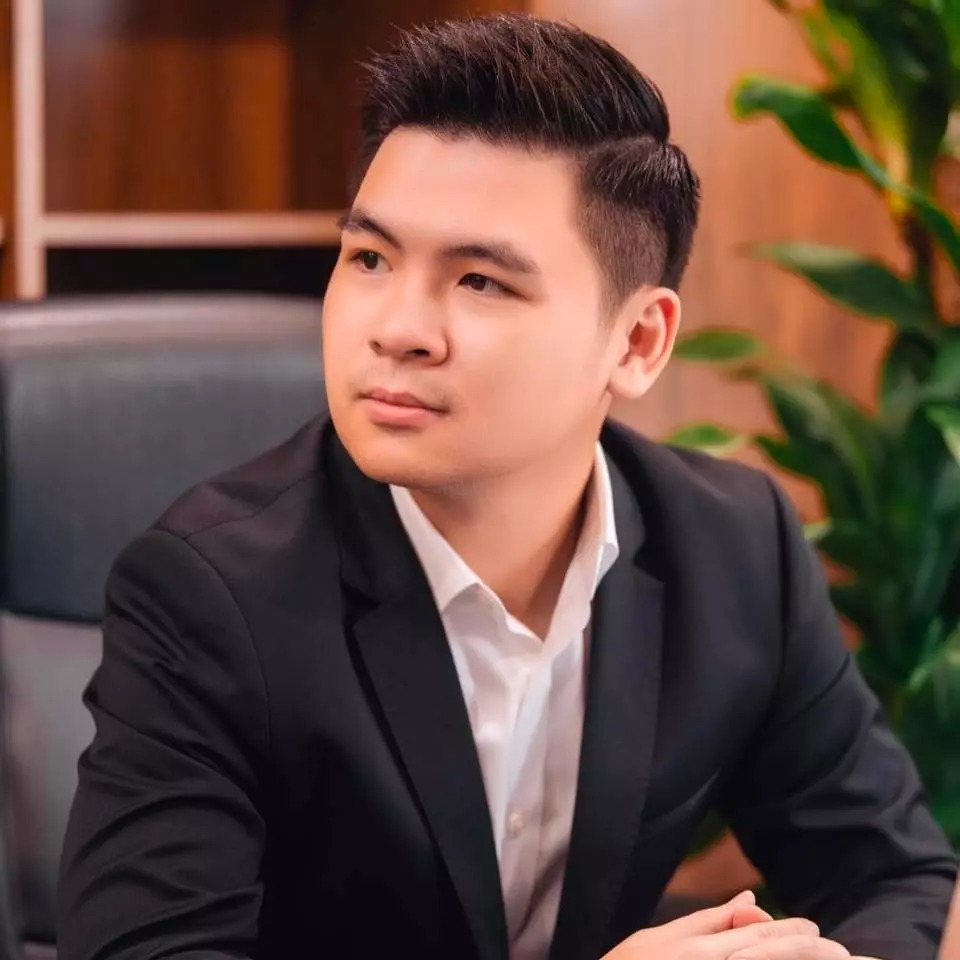 Chủ tịch CLB bóng đá Hà Nội.