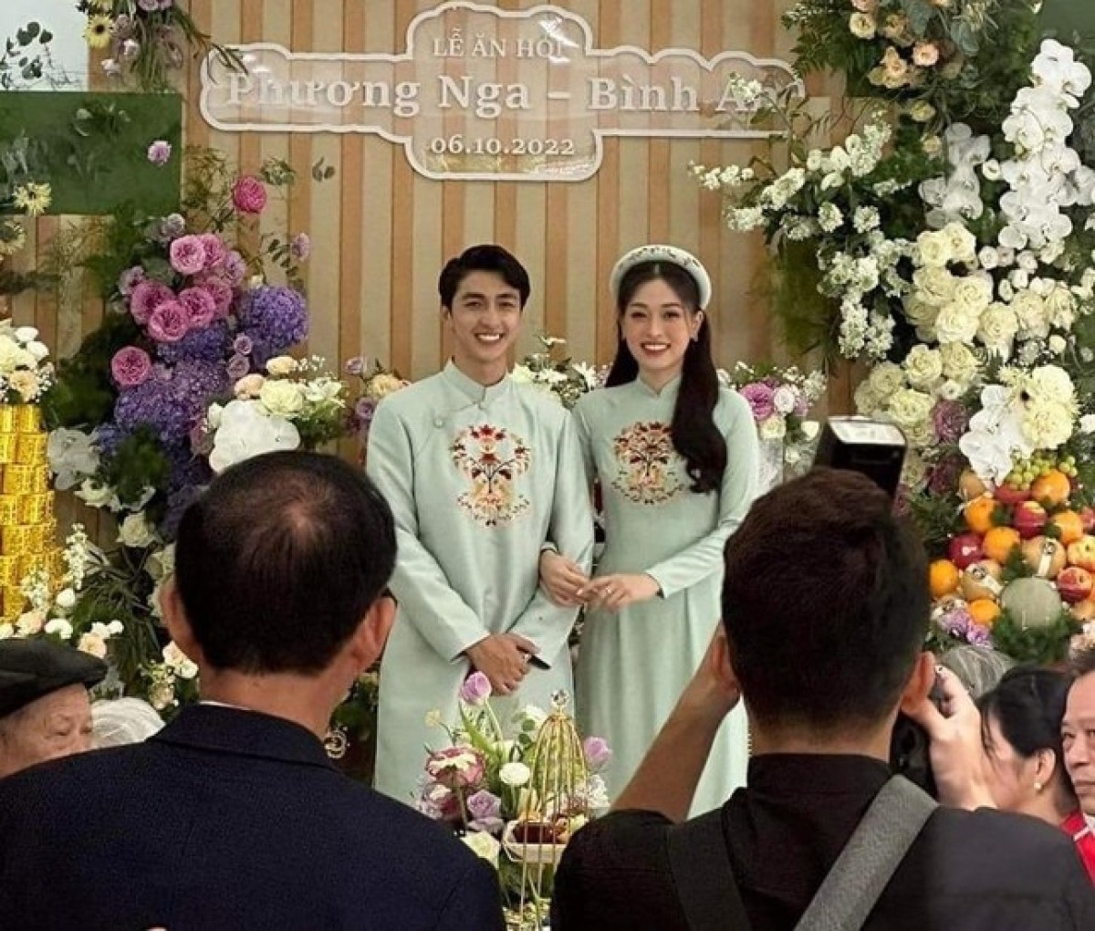 Sáng nay (6/10), lễ ăn hỏi của Á hậu Phương Nga và diễn viên Bình An đã diễn ra tại Hà Nội với sự góp mặt của đông đảo người thân, bạn bè.