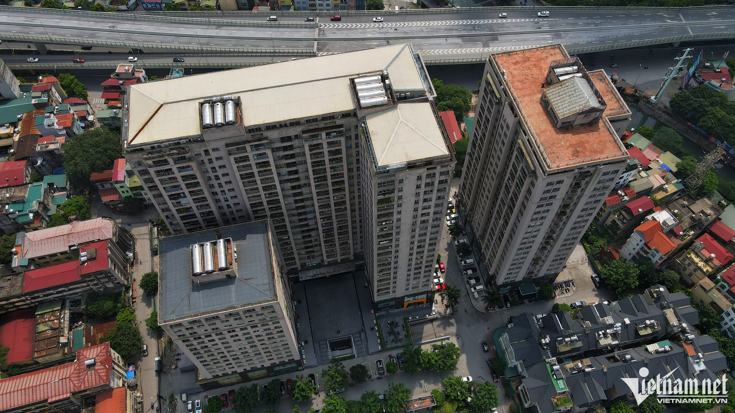 Chung cư Meco Complex (ngõ 102 Trường Chinh, phường Phương Mai) đình chỉ một phần dự án vì liên quan về việc thay đổi tính chất sử dụng, cải tạo công trình khi chưa có văn bản thẩm duyệt thiết kế về PCCC.