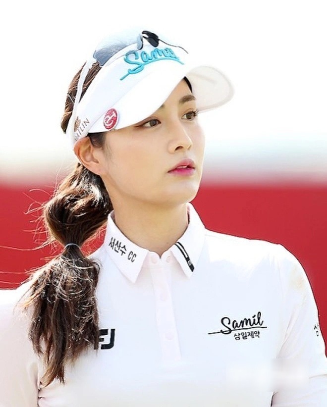 Nữ golf thủ có hành động lạ giữa tin ngoại tình với Bi Rain, sốc thái độ của Kim Tae Hee - 9