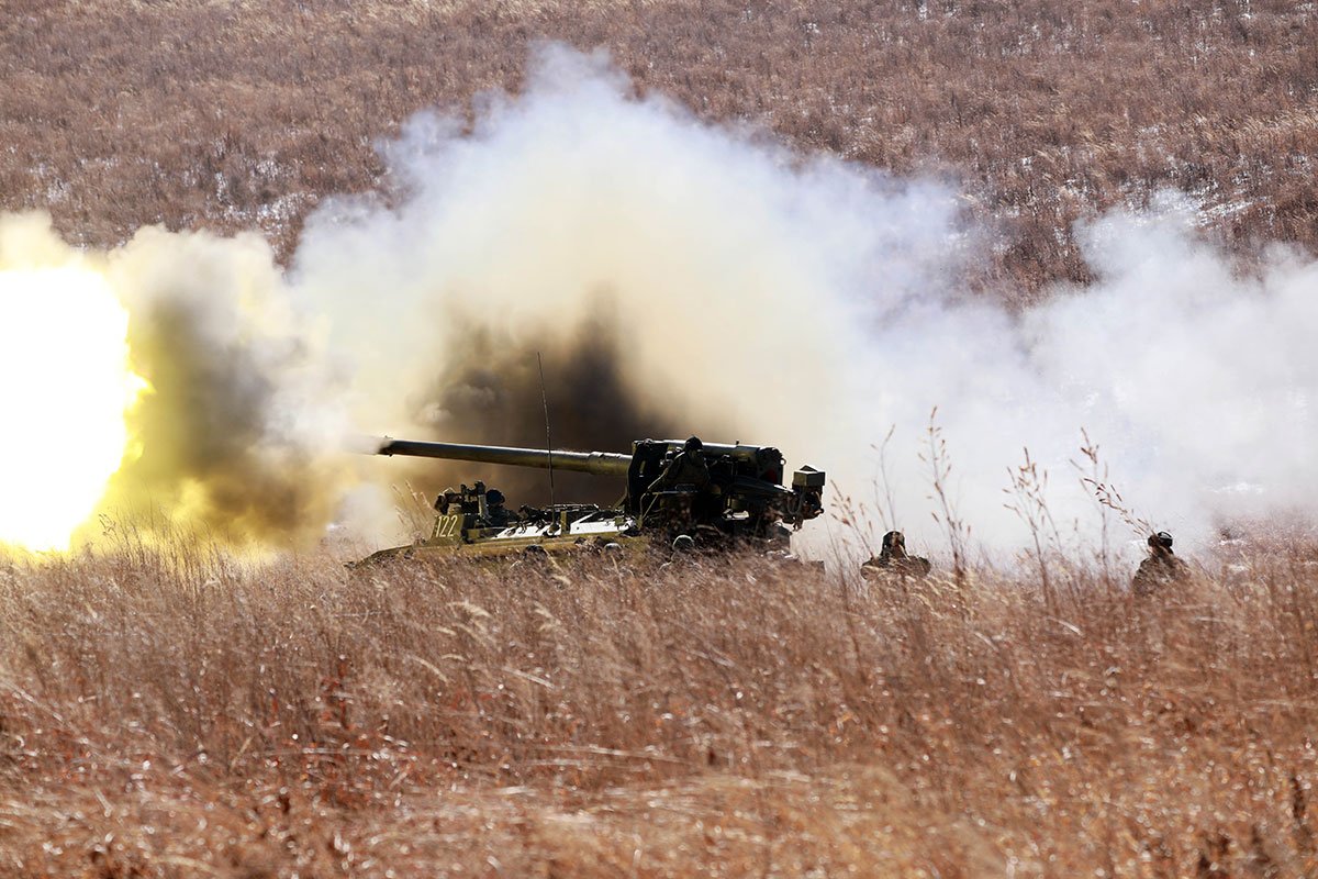 Theo lý thuyết, tầm bắn tối đa của pháo tự hành Giatsint-S có thể lên tới 30 km. Tuy nhiên với những loại đạn tăng tầm hiện đại ngày nay của Nga, tầm bắn của Giatsint-S được cho là có thể lên tới 37 km.