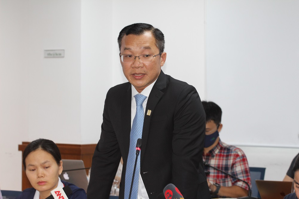 Ông Hoàng Minh Hoàn - Phó Tổng Giám đốc phụ trách điều hành Ngân hàng SCB tại họp báo. (Ảnh: Thành Nhân)