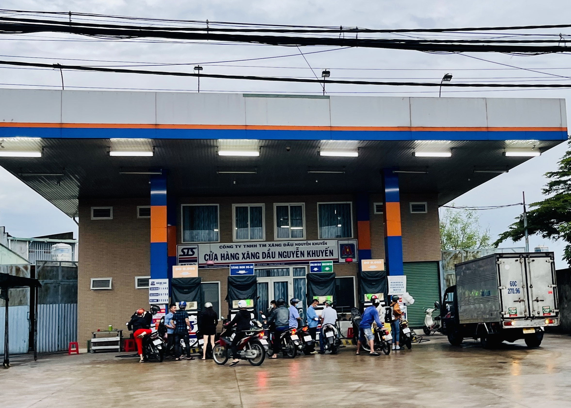 Một cây xăng trên địa bàn thành phố Biên Hoà giới hạn chỉ 50.000 đồng/ xe máy