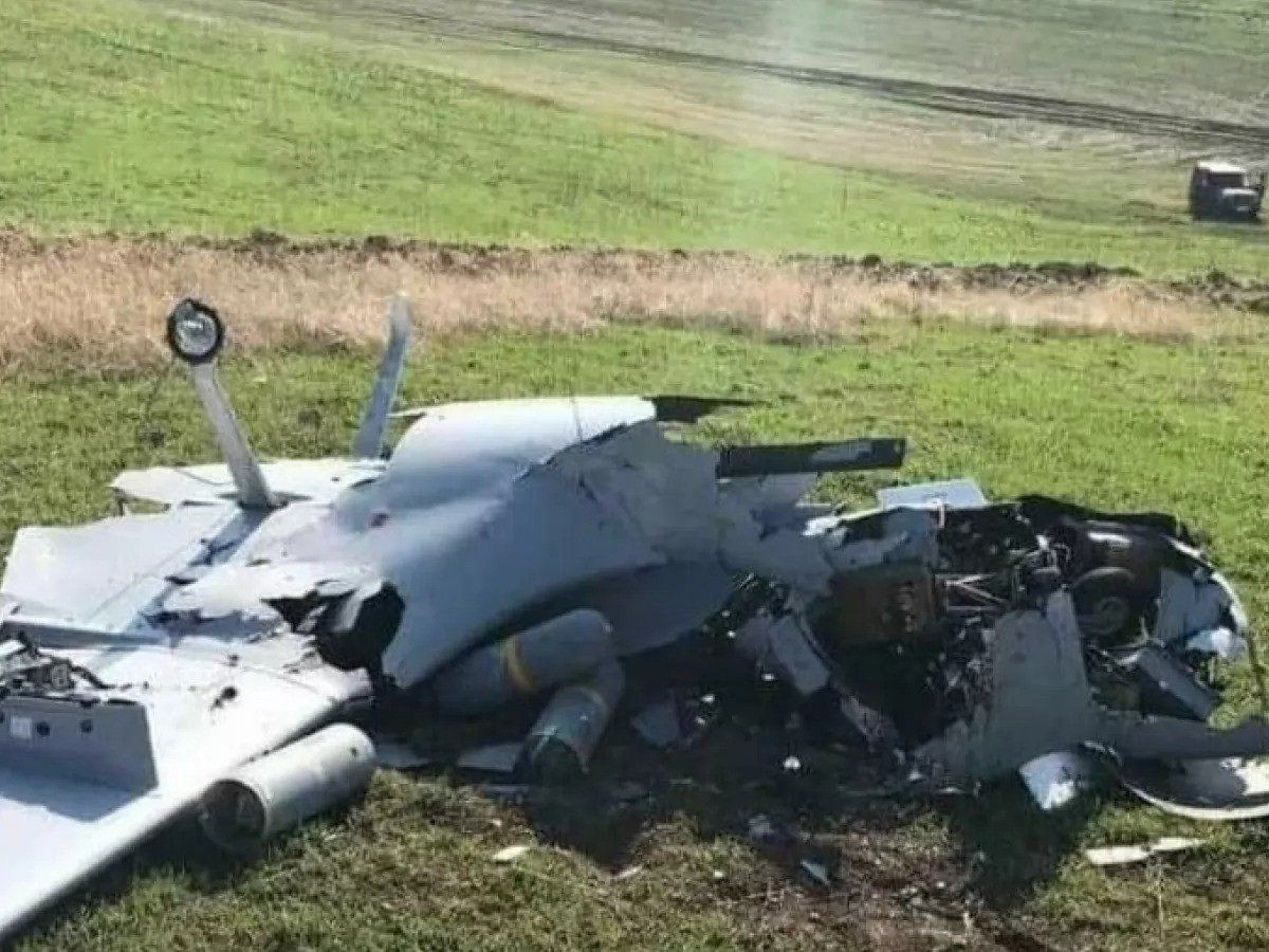 UAV phát nổ tại căn cứ không quân Shakovka. Ảnh: RT