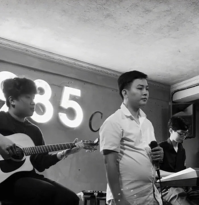 Hình ảnh Hoài Lâm tại một quán cafe cách đây chưa lâu.