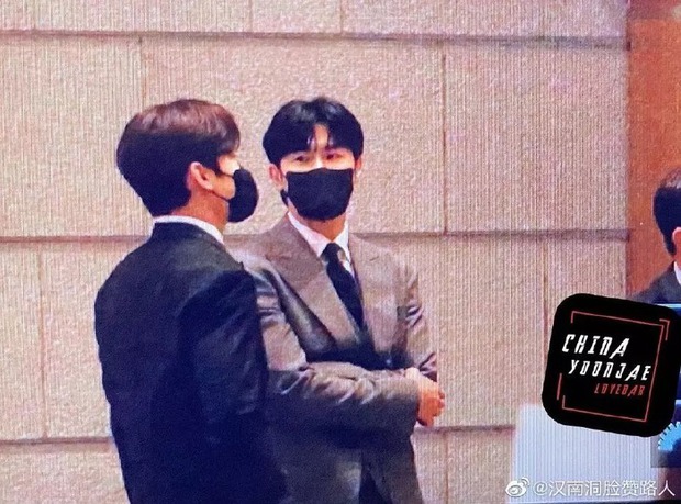 DBSK có mặt từ rất sớm, đảm nhận vai trò hát mừng Nam Goong Min và Jin Ah Reum