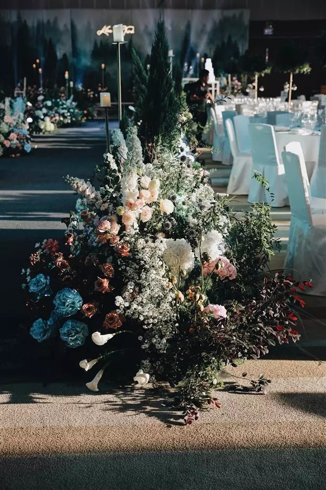 Hoa lá, cỏ cây mang lại cảm giác mát mắt, dễ chịu.