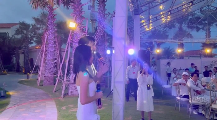 Diệu Nhi - Anh Tú phát biểu trước thềm buổi tiệc. Ảnh cắt từ clip.