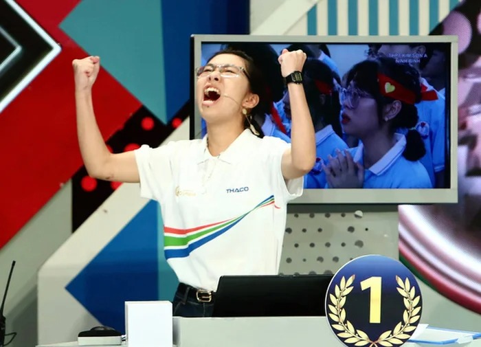 Biểu cảm ăn mừng của Thu Hằng từng khiến dân mạng tranh cãi dữ dội