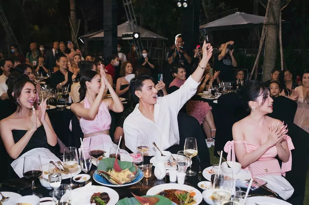 Đông đảo sao Việt dự đám cưới cặp diễn viên.