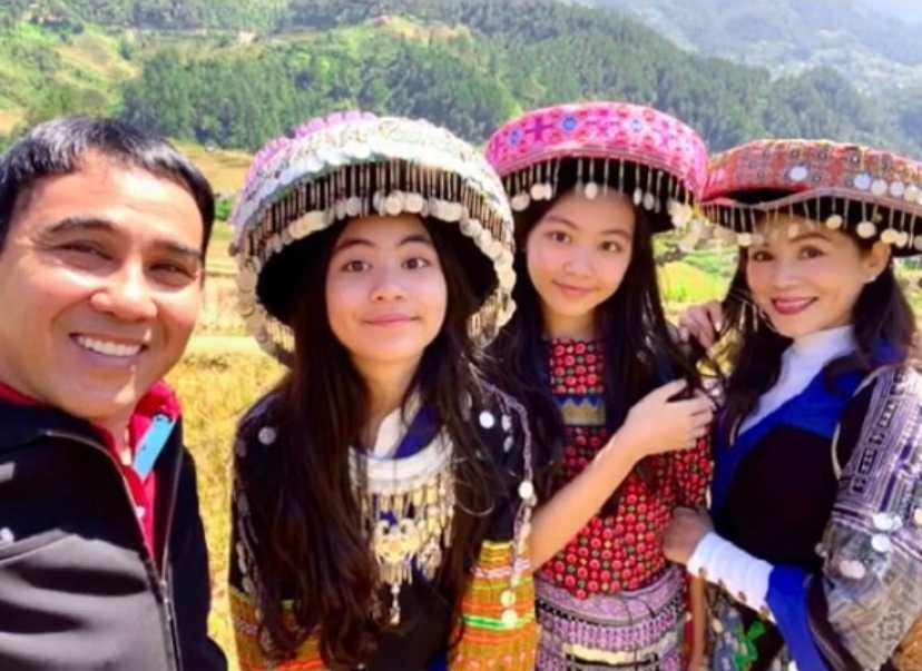 Những hình ảnh con gái MC Quyền Linh thả dáng trong trang phục dân tộc mới đây đã thu hút sự chú ý của cư dân mạng.