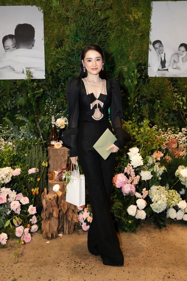 Ở đám cưới của Diệu Nhi và Anh Tú diễn ra vào ngày 10/10, cặp đôi được khen ngợi bởi cách ứng xử tinh tế. Theo đó, vì có lễ cưới của Liêu Hà Trinh cũng diễn ra cùng ngày nên Nhã Phương và Trường Giang đã tách lẻ để tham dự. Trong khi Trường Giang ra Phan Thiết thì Nhã Phương ở lại TP HCM để dự tiệc của Liêu Hà Trinh