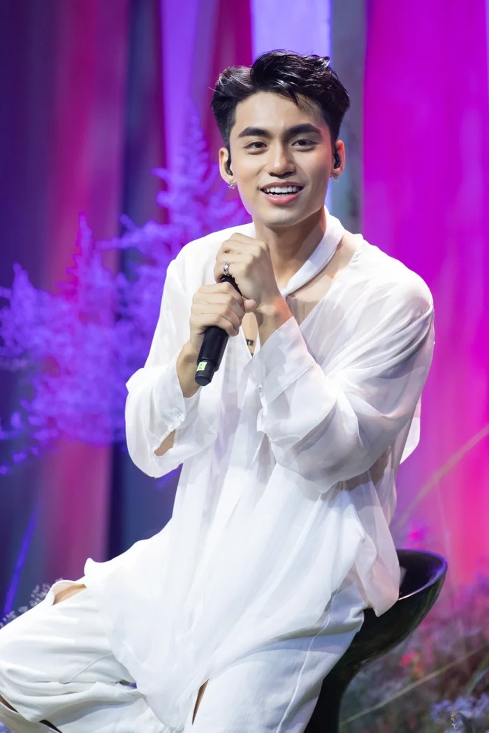 Hình ảnh MONO lúc mới debut