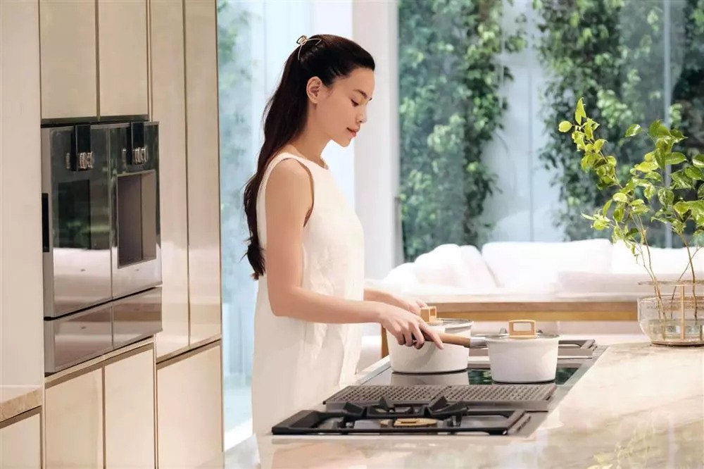 Hồ Ngọc Hà trong biệt thự triệu đô.