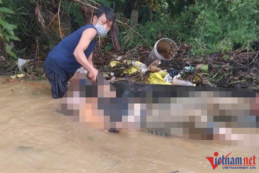 Trận lũ lớn trong 2 ngày (15 và 16/10) khiến nhiều nhà cửa ở TT-Huế bị ngập, 2 người tử vong do đuối nước