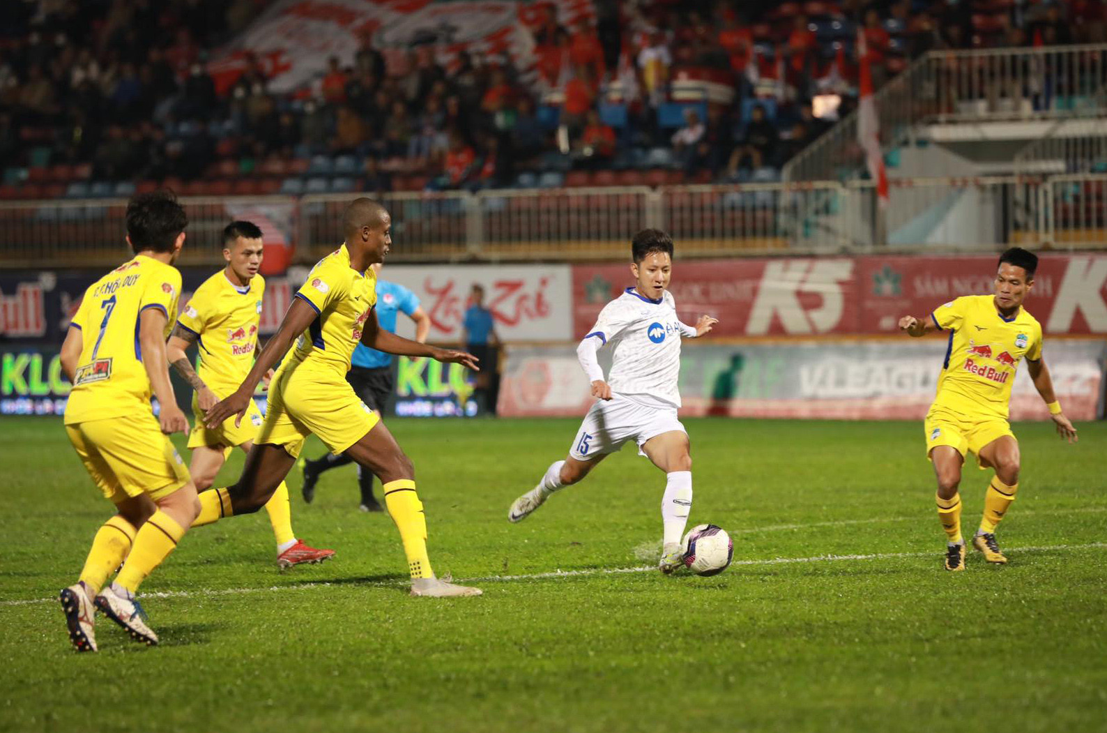 Thất bại trước SLNA kéo dài chuỗi trận bết bát của HAGL