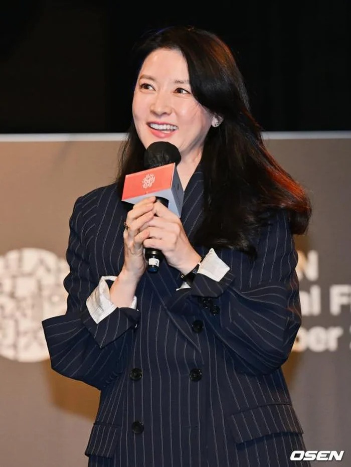 Hình ảnh mới nhất của Lee Young Ae