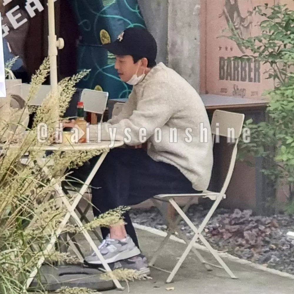 2 ngôi sao cùng hẹn hò dùng bữa trưa