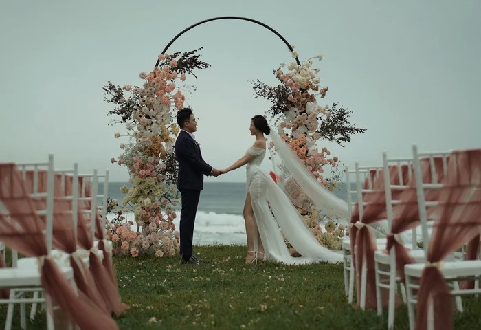 Những hình ảnh của cặp đôi trong lễ cưới bí mật.