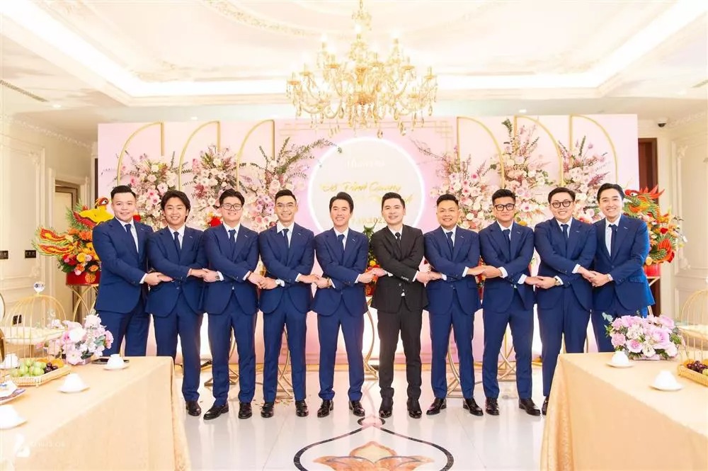 Chú rể Đỗ Vinh Quang và dàn bê tráp nhà trai