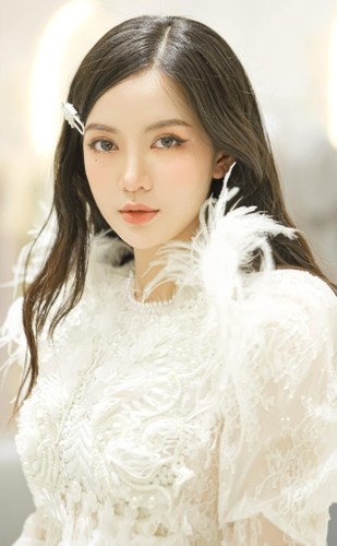 Ngoài ra, trước nhiều tin đồn cho rằng chồng Tú Linh là đại gia cựu hot girl đã từ chối. 