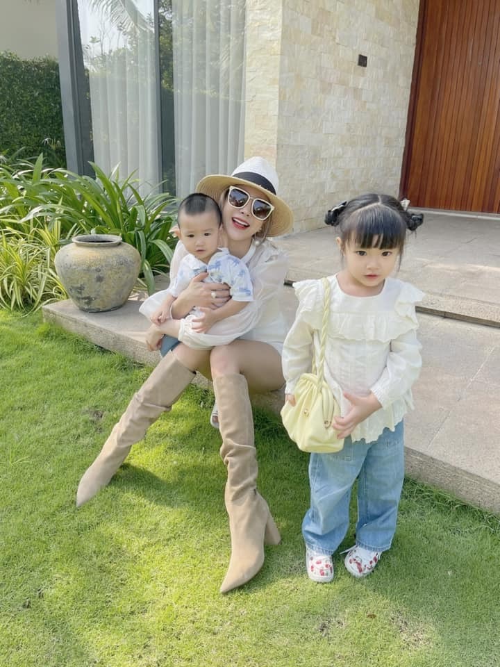 Hiện tại cựu người mẫu đang tập trung vào công việc kinh doanh và chăm sóc hai con nhỏ