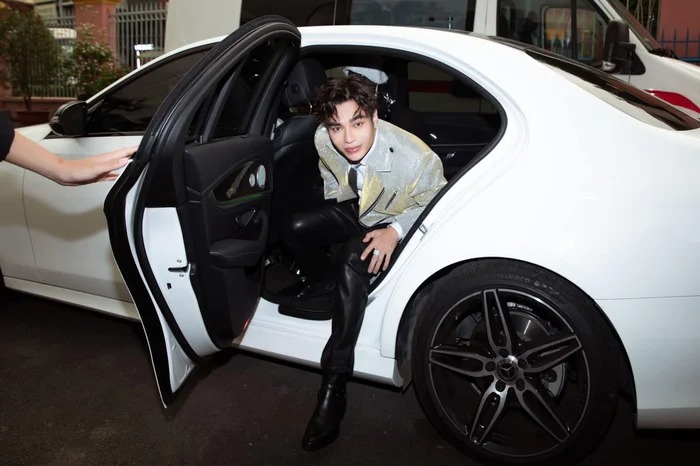 Ngoài việc tham gia diễn xuất, thời gian gần đây Lê Dương Bảo Lâm còn nhận lời biểu diễn