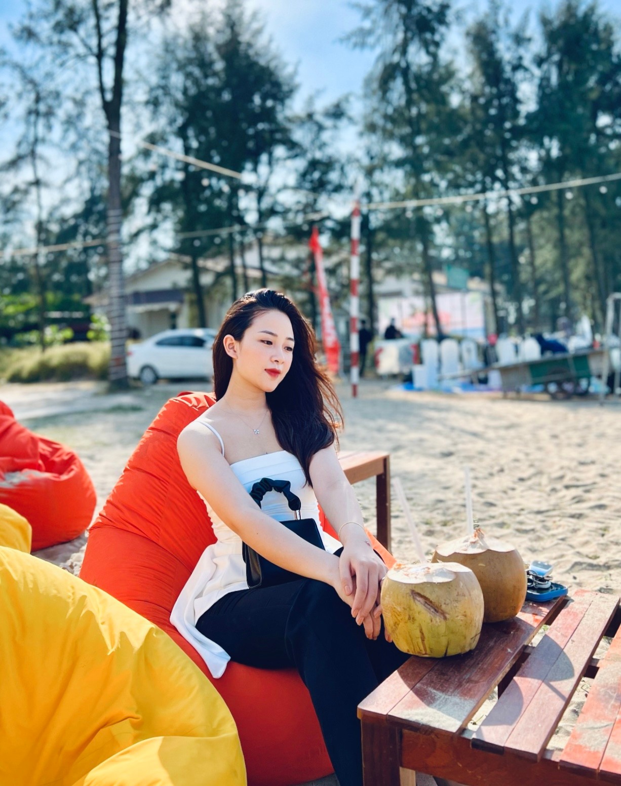 Nhan sắc và cuộc sống của cô giáo mầm non xứ Nghệ có rất nhiều thay đổi kể từ sau khi kết hôn với cầu thủ.