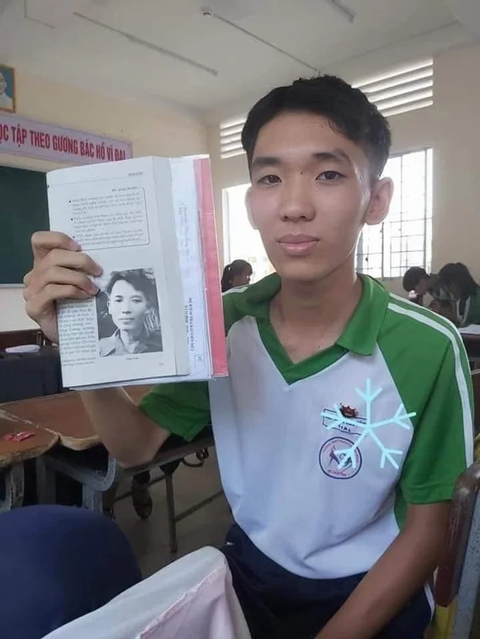 Chính vì cách nhau biết bao nhiêu thế hệ, đến khi bắt gặp 2 gương mặt hao hao giống nhau, nhiều người không khỏi bất ngờ