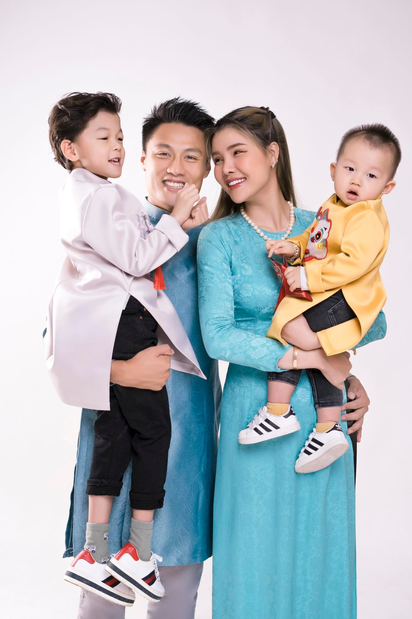 Hiện tại, cặp đôi có 2 cậu con trai thông minh, lanh lợi.