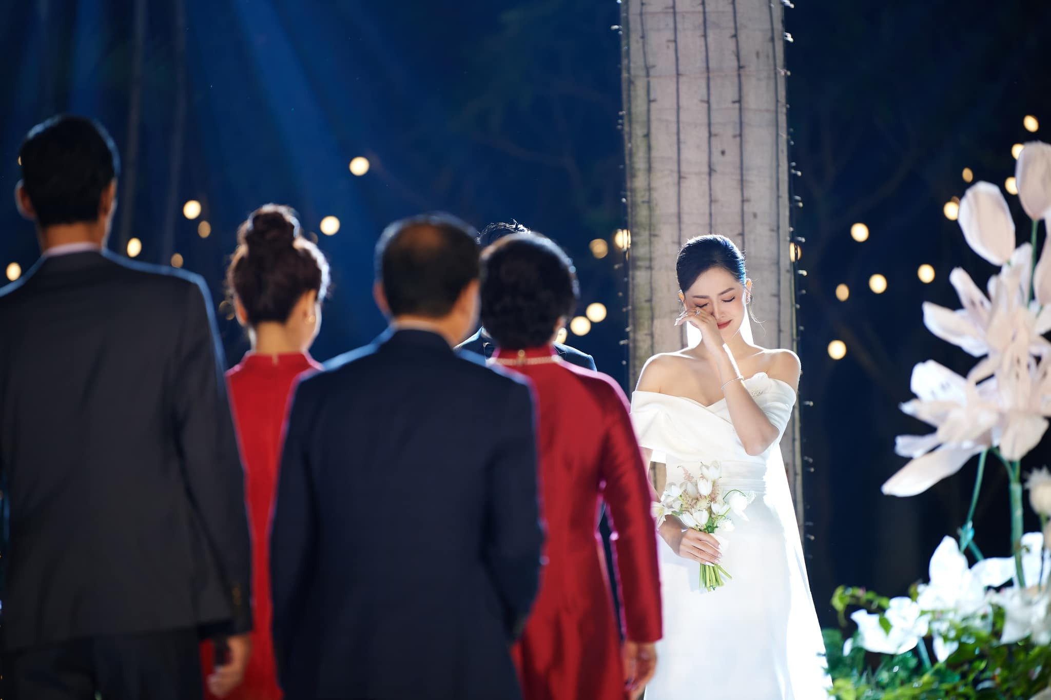 Những giọt nước mắt đã rơi vì hạnh phúc trong lễ cưới.