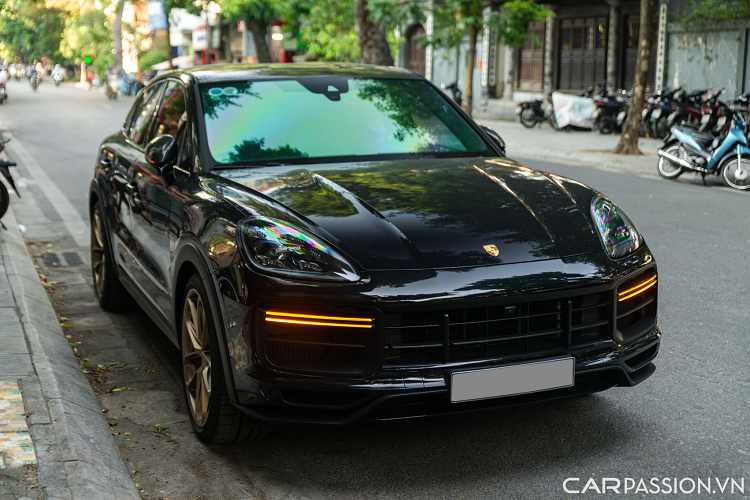 Porsche Cayenne Turbo GT mới là phiên bản cao cấp nhất cũng như nhanh nhất của dòng Cayenne đang được phân phối trong nước với giá bán khởi điểm ở mức 12,250 tỷ đồng.