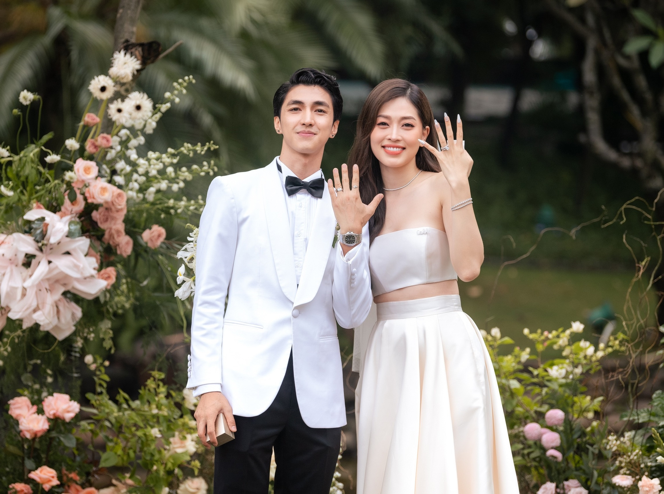 Từ sớm chiều 21/10, Bình An và Phương Nga đã tổ chức một bữa tiệc riêng tư gặp gỡ gia đình và những người bạn cực kì thân thiết trước giờ G.