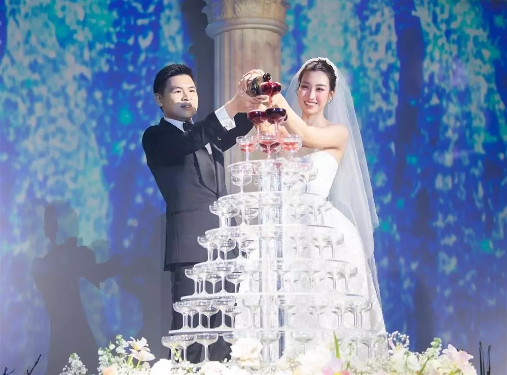 Cái kết đẹp cho cặp đôi nổi tiếng sau 2 năm hẹn hò.