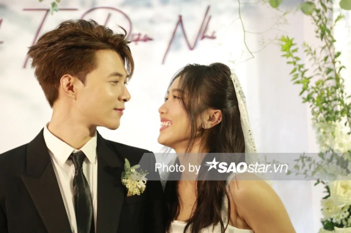 Chẳng cần sợ bất kì lời đàm tiếu nào, Diệu Nhi giờ đây hạnh phúc hơn bao giờ hết bên cạnh Anh Tú