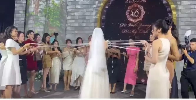 Đỗ Mỹ Linh thay thế màn tung hoa cưới truyền thống bằng ý tưởng 