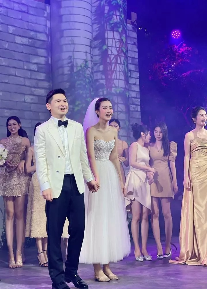 Chiếc váy thứ tư mà Đỗ Mỹ Linh mặc trong phần 