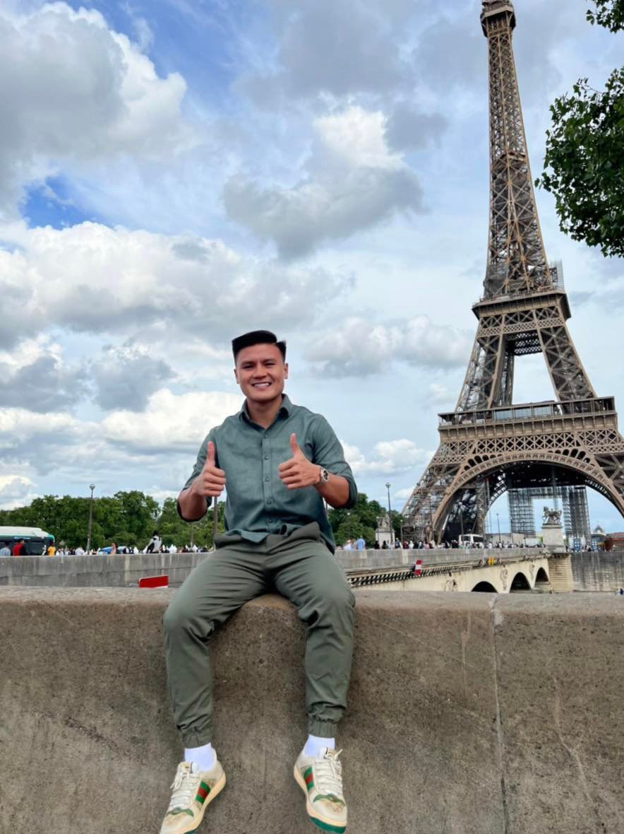 Theo tìm hiểu, ở CLB mới Quang Hải sẽ nhận mức lương tuần là 2.000 euro (khoảng 50 triệu đồng).