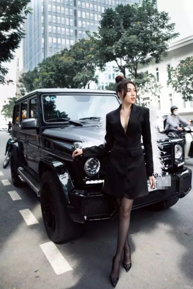 Chiếc xe đắt đỏ nhất Thanh Huyền sở hữu là G63 hơn 13 tỷ đồng.