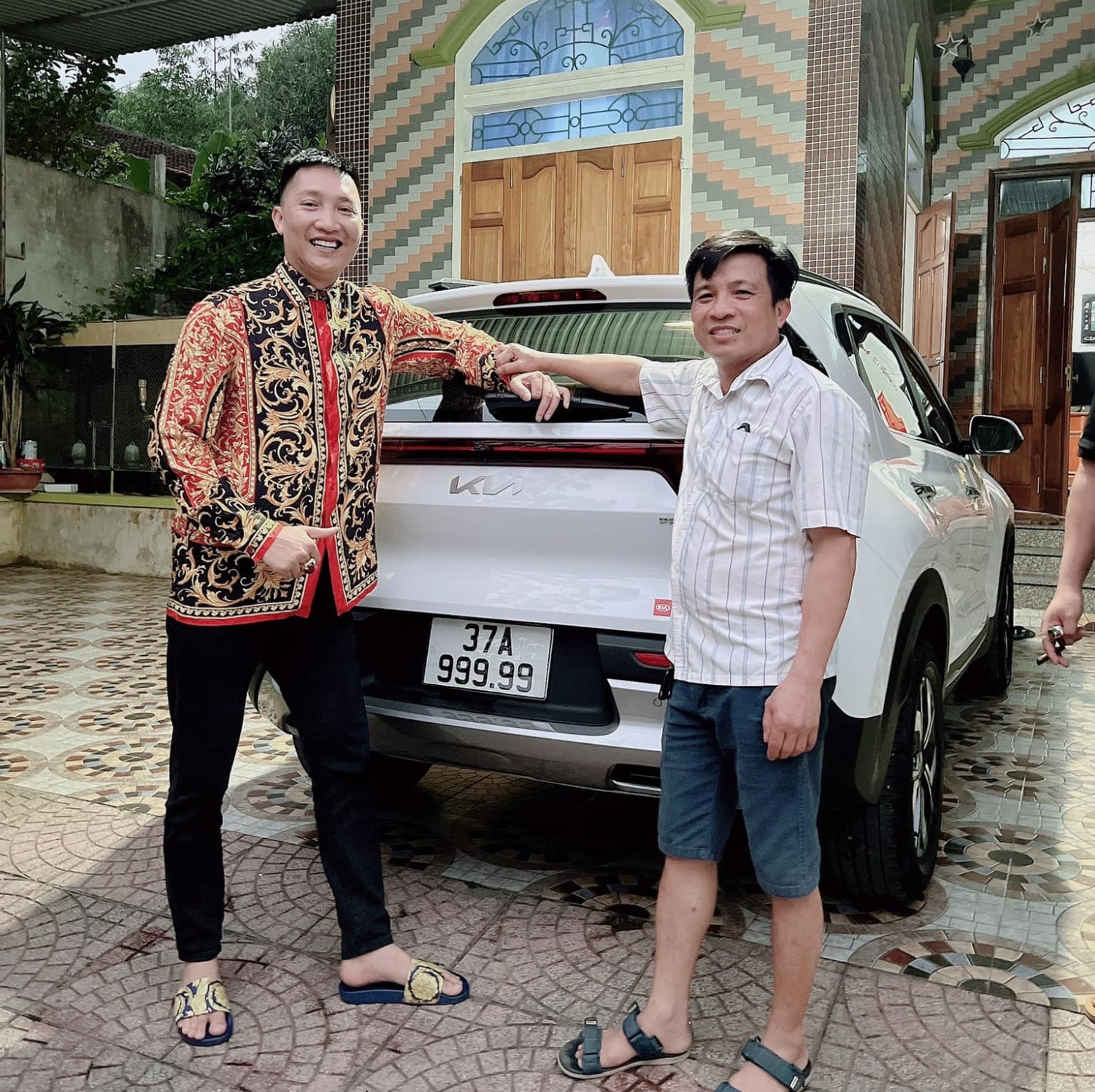 Huấn Hoa Hồng chốt mua KIA Sonet biển ngũ quý 9 giá 2,6 tỷ