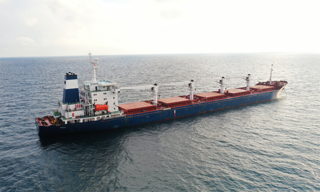 Một tàu xuất khẩu ngũ cốc trên Biển Đen. Ảnh: Reuters