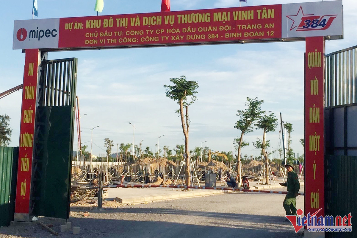 Chủ đầu tư và nhà thầu thi công dự án - Ảnh: Đình Tiệp