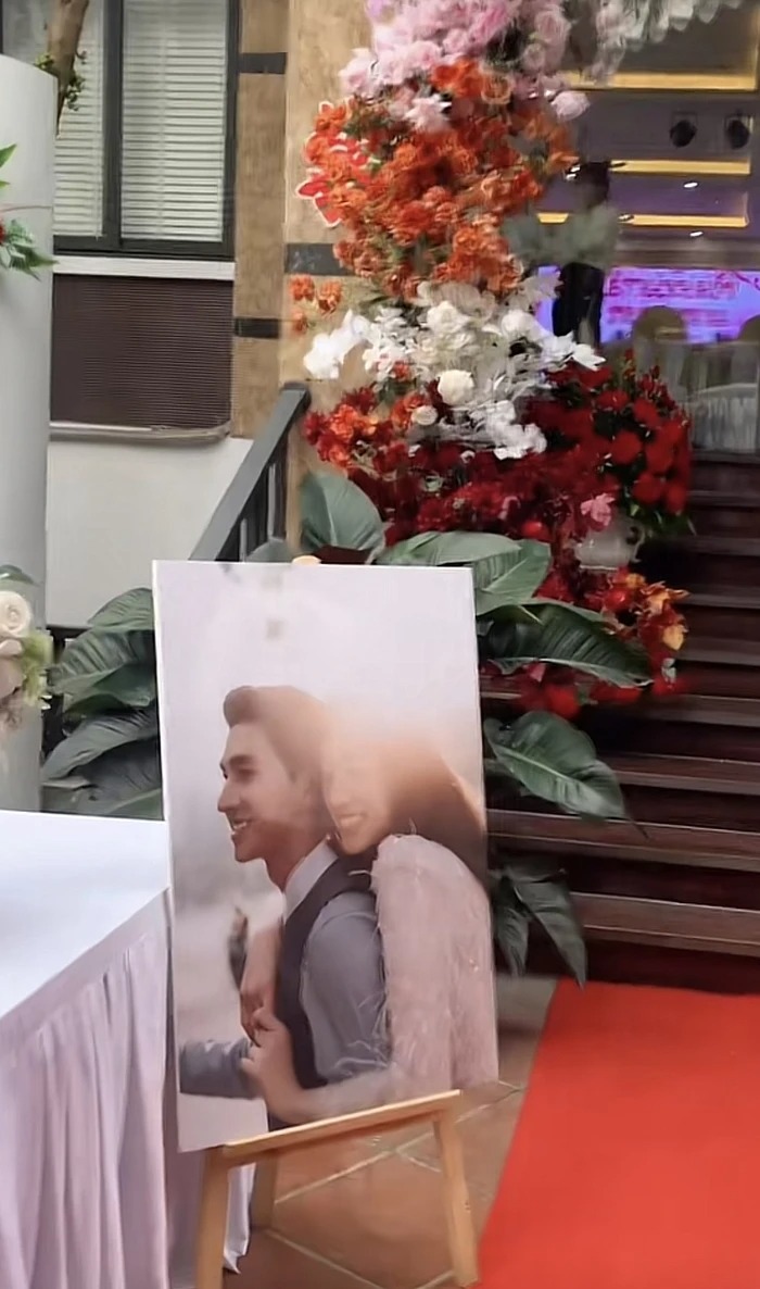 Sau đám cưới hoành tráng tại Hà Nội diễn ra vào ngày 21/10 vừa qua, Bình An - Phương Nga đã có mặt tại Phú Thọ để tổ chức tiệc cưới ấm ấp bên gia đình.