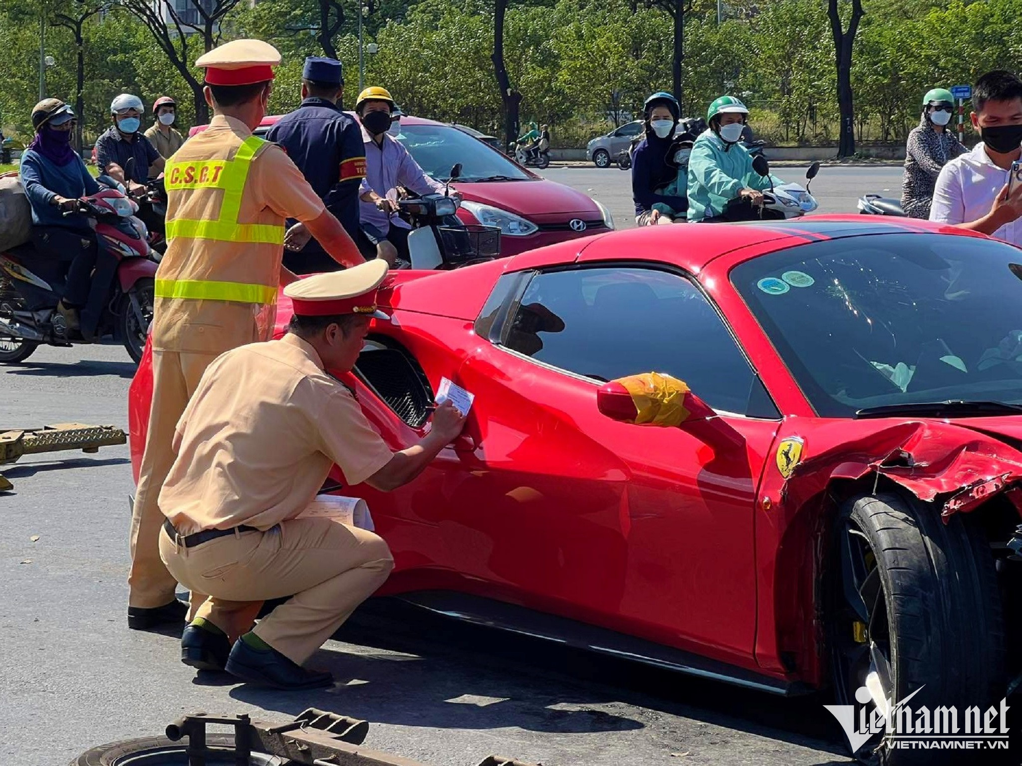 Cảnh sát đã niêm phong toàn bộ xe