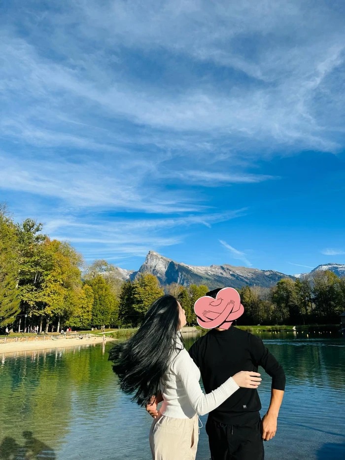 Cô ở đây 1 tháng vì vậy cô tranh thủ tận hưởng khoảnh khắc cực chill nơi đây.