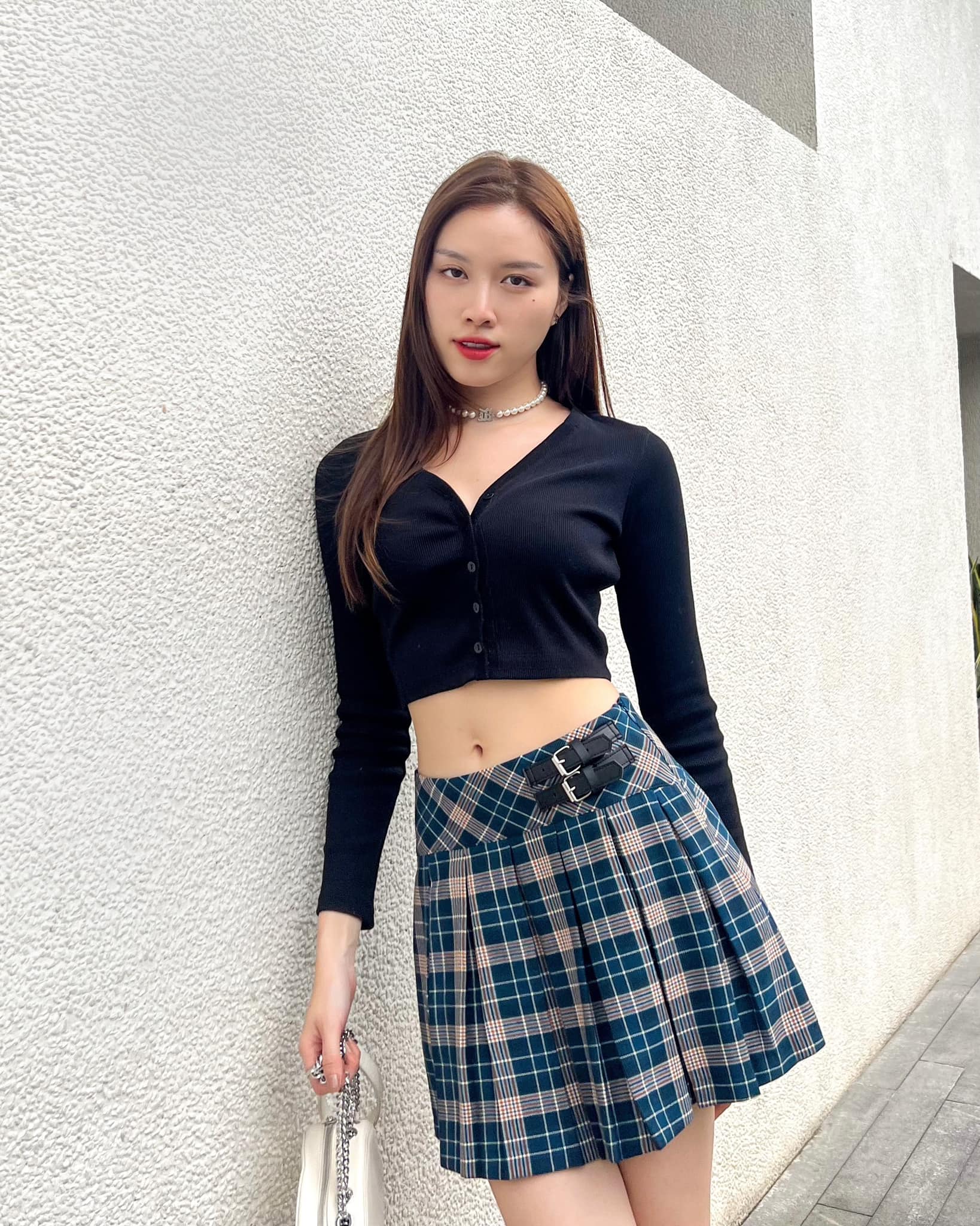 Trước đó, người đẹp gây chú ý với câu chuyện dẫn chương trình không cần kịch bản suốt 48 tiếng, thể hiện cả tiếng Anh lẫn tiếng Việt mà không hề vấp một chữ trong show thời trang nổi tiếng.