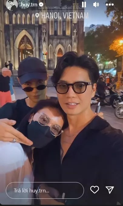 Huy Trần chia sẻ khoảnh khắc vui vẻ bên bà xã và em trai ruột.