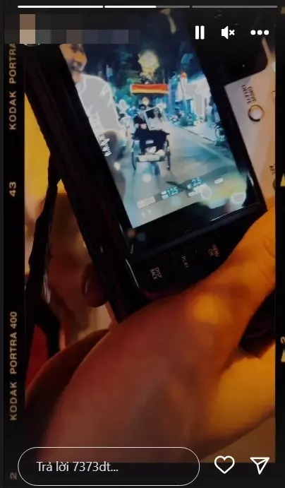 Em ruột Huy Trần làm phó nháy cho anh chị trong chuyến du lịch Hà Nội.