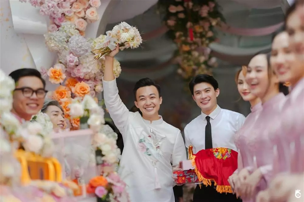 Phan Tô Ny chia sẻ loạt khoảnh khắc của phái đoàn nhà trai 