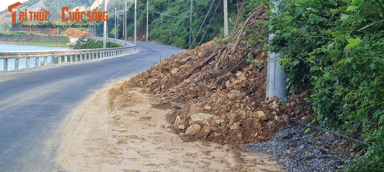 Dự án nâng cấp, cải tạo tuyến ĐT 601 được phê duyệt với tổng kinh phí hơn 643 tỷ đồng. Theo kế hoạch, dự án sẽ hoàn thành vào tháng 9/2022, tuy nhiên đến nay vẫn còn dang dở.